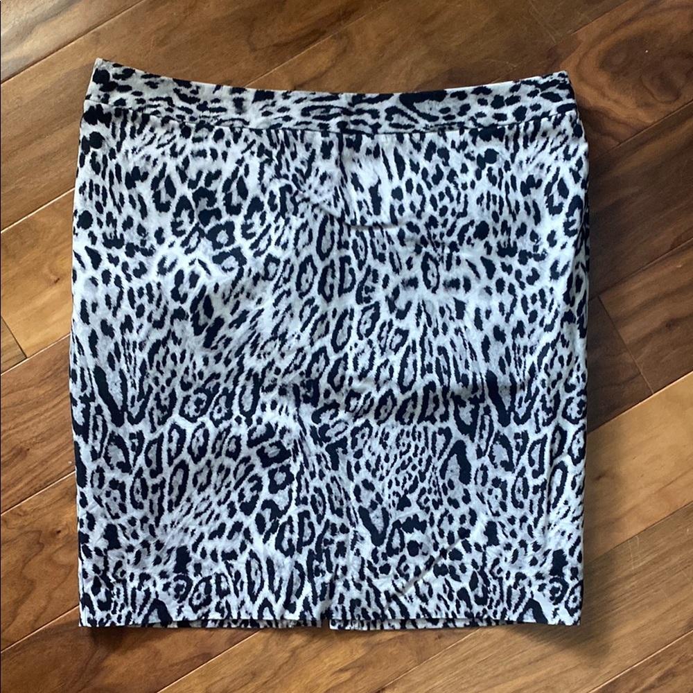 Worthington Pencil Skirt Black and Gray Leopard Print